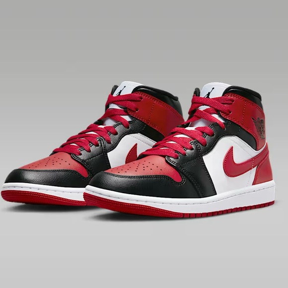 Nike Red and White Women's Sneakers - Picture 4 of 8